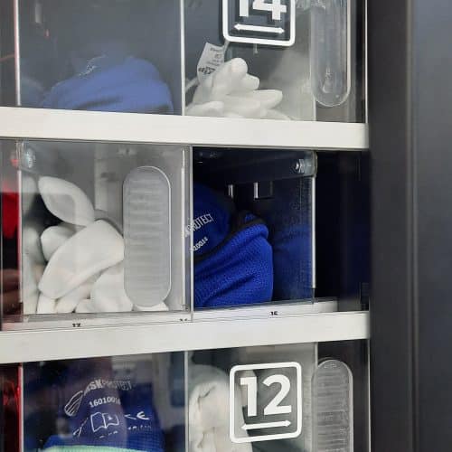 Protectomat PSA Ausgabeautomat Nahansicht Lagerfächer Persönliche Schutzausrüstung MSK